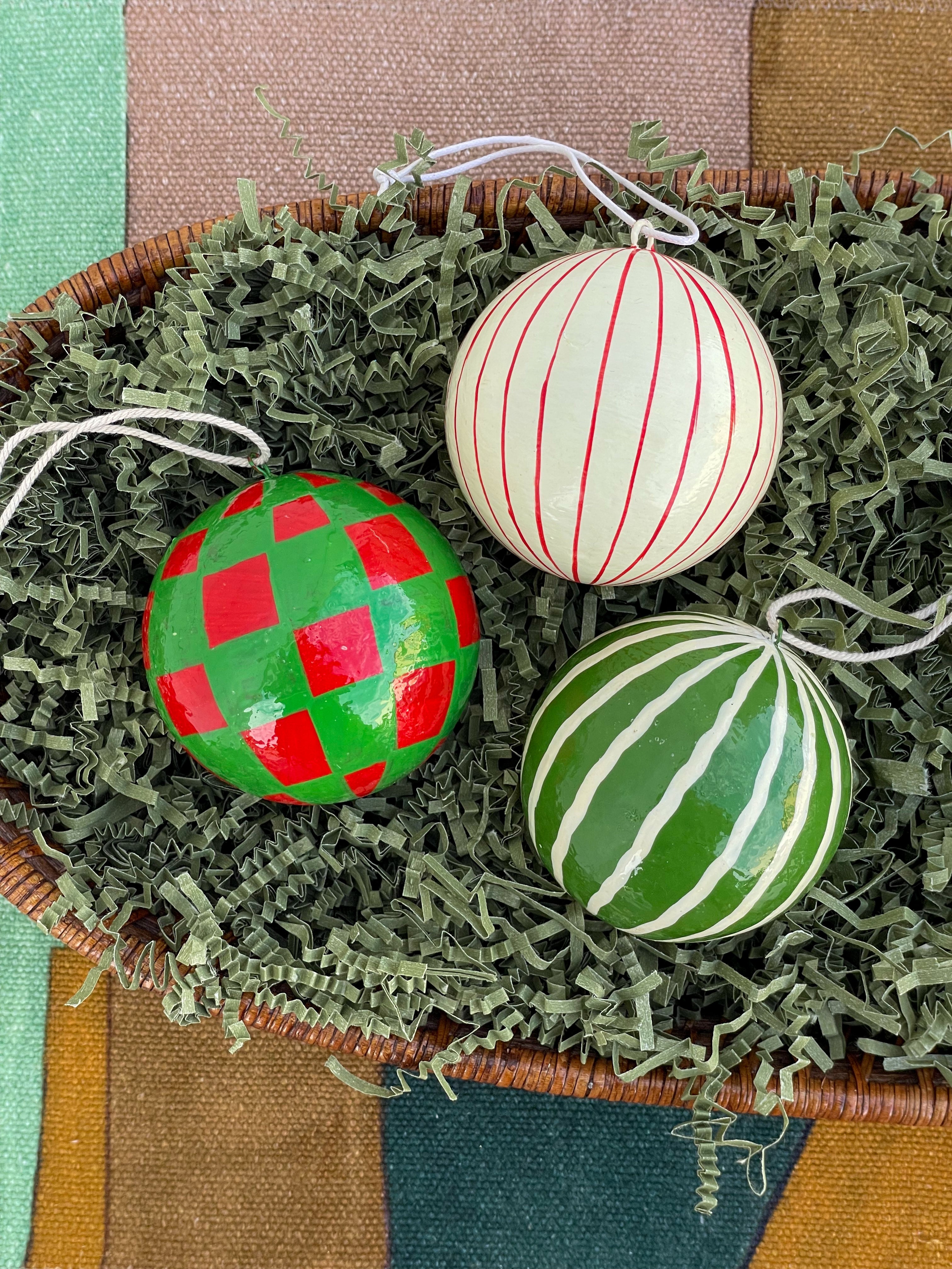 Papier-mâché Bauble Checkerboard Green/Red