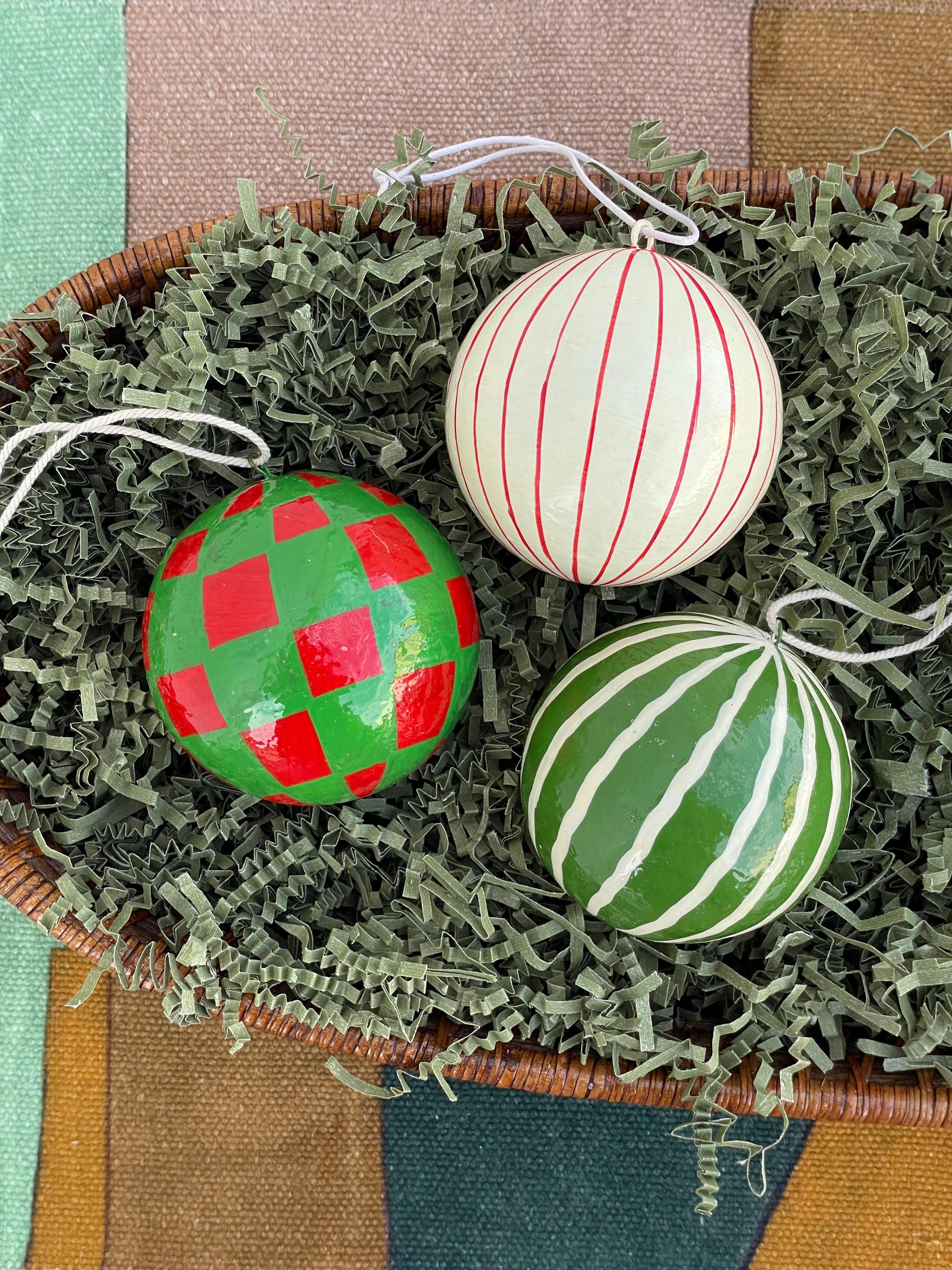 Papier-mâché Bauble Stripe Green